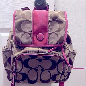 Authentic Coach 🎒 backpack 🎒/ shoulder bag. Great for traveling!